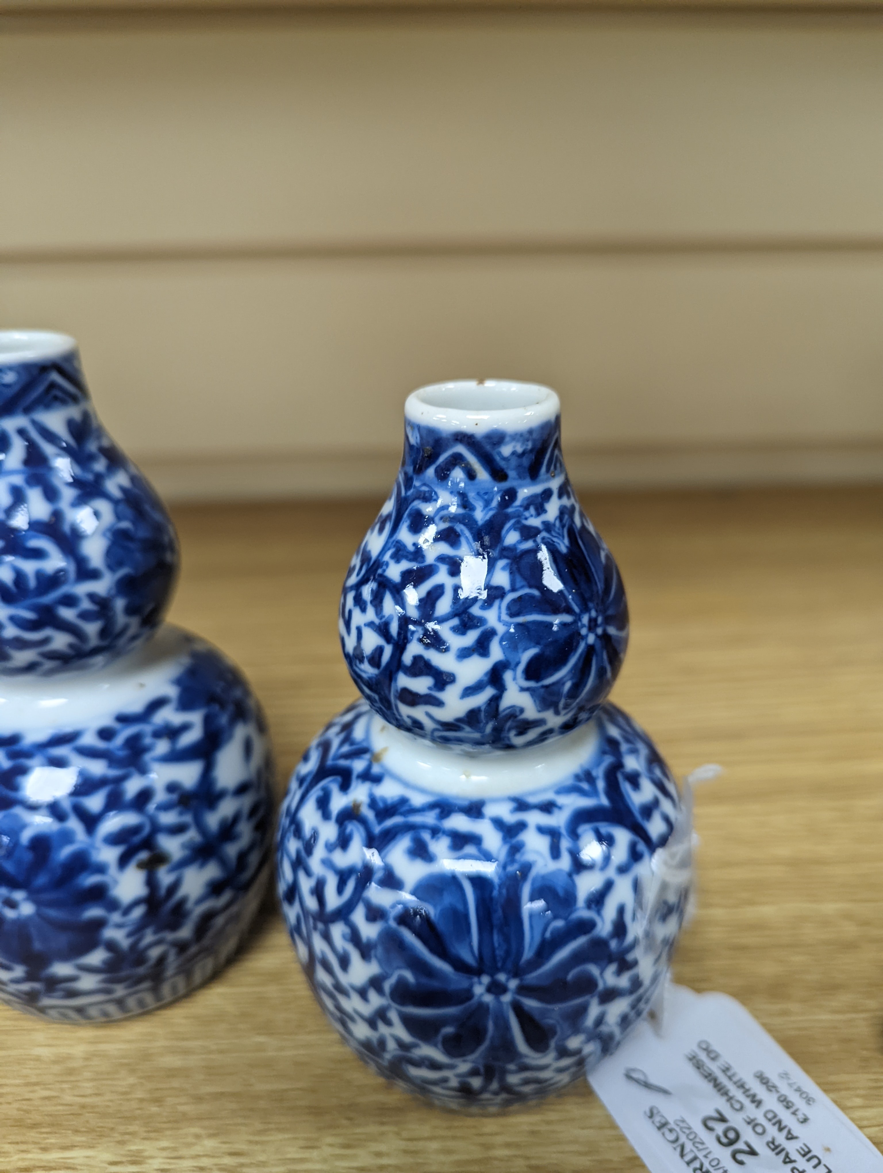 A pair of Chinese blue and white double-gourd small vases 14cm